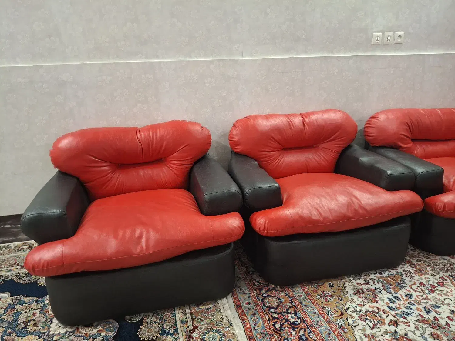 مبل چرم در حد نو|مبلمان اداری|قم, مسجد امام حسن|دیوار