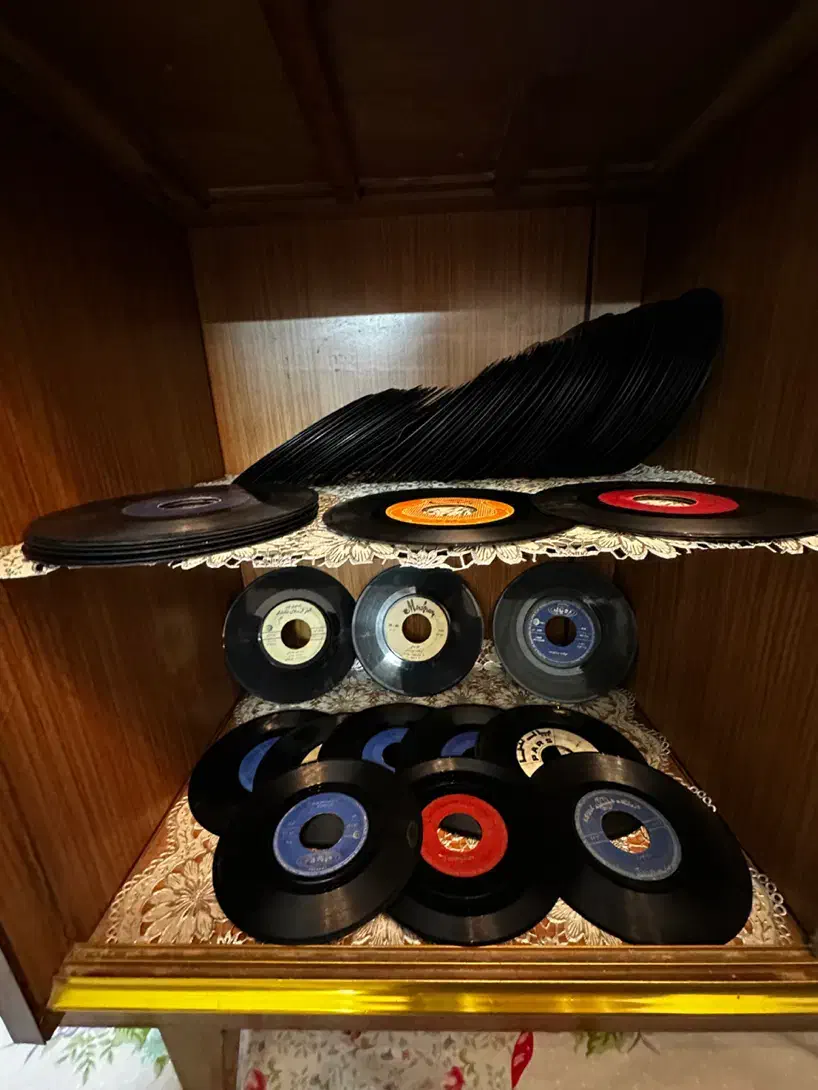 کنسول گرام فیلیپس و رادیو لامپی سانبرگ ۱۹۴۵ المان|کلکسیون اشیاء عتیقه|تهران, نیروی هوایی (پیروزی)|دیوار