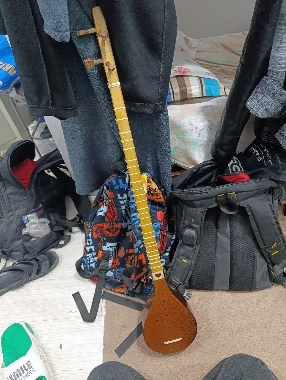 سه تار|سازهای سنتی|نیشابور, شهرک بهداری|دیوار