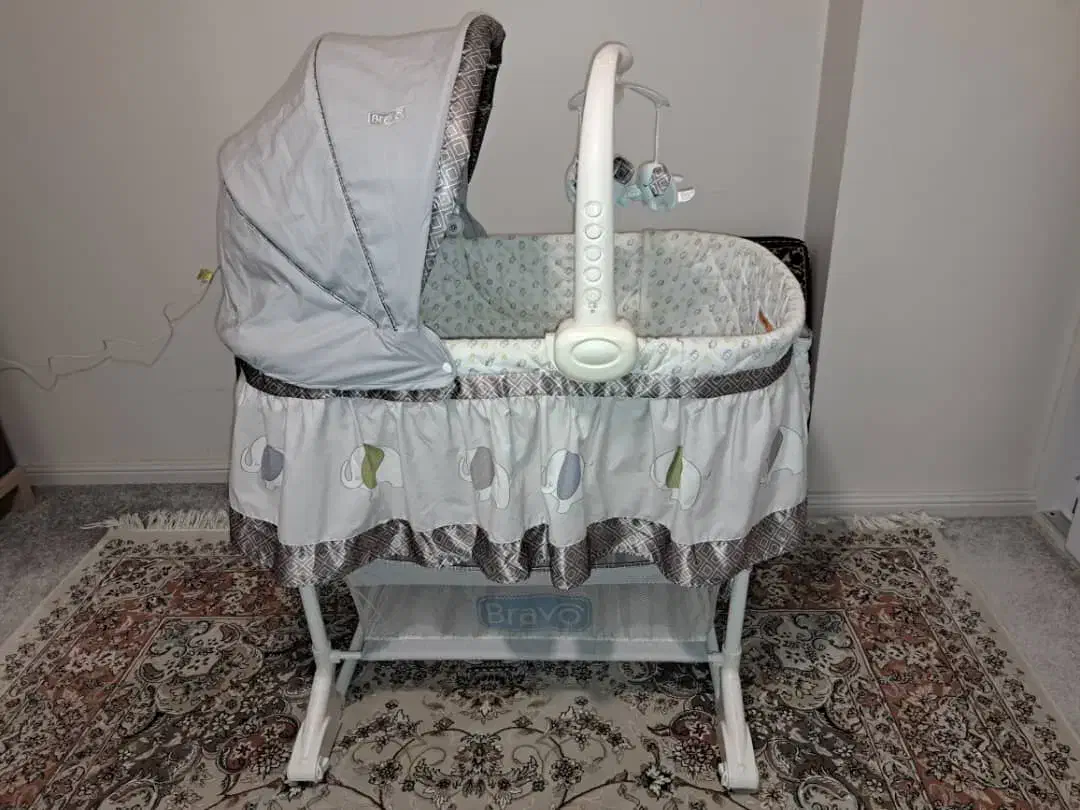 گهواره موزیکال و رقص نور کیفیت خارجی|اسباب و اثاث بچه|شیراز, غدیر جنوبی|دیوار