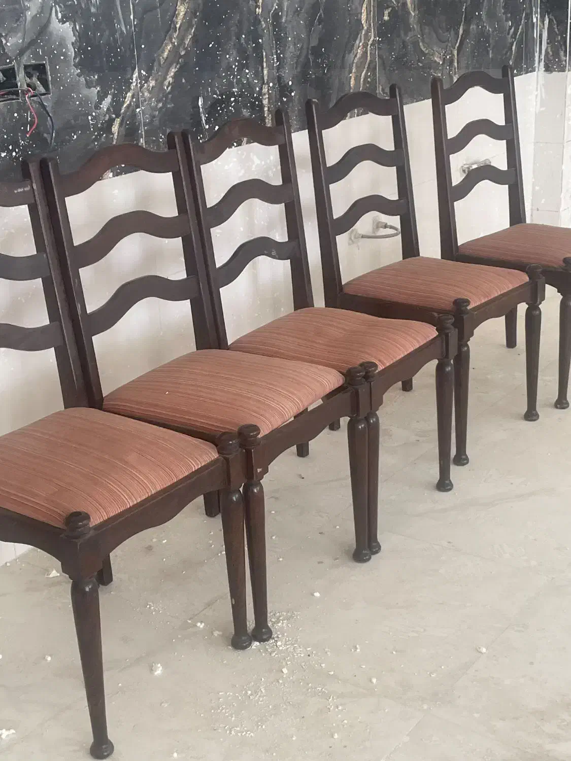 صندلی|مبلمان خانگی و میز عسلی|لردگان, |دیوار