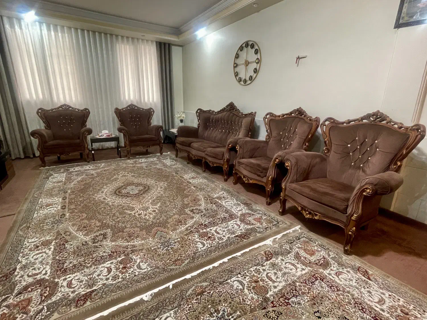 فروش مبل 9 نفره چوب جنس گردو به همراه میز جلو مبلی|مبلمان خانگی و میز عسلی|ری, شهرری|دیوار