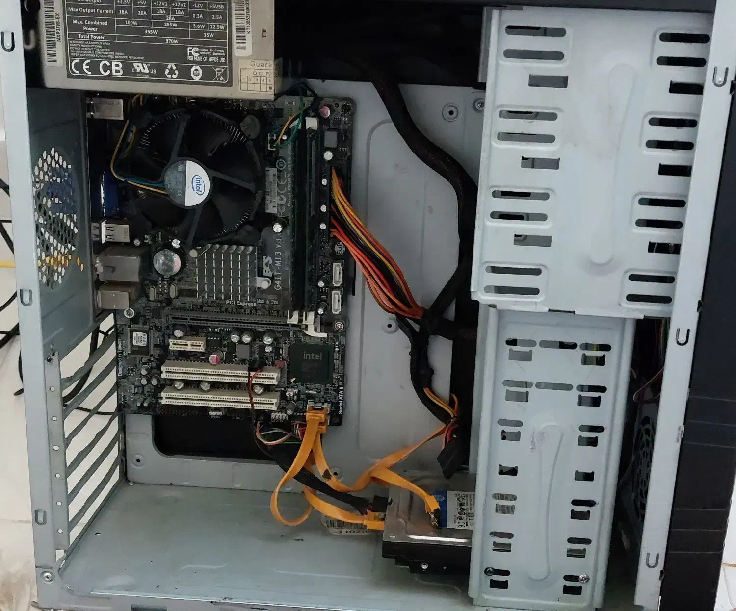 کیس + مانیتور + کیبورد + اسپیکر|رایانه رومیزی|تبریز, |دیوار