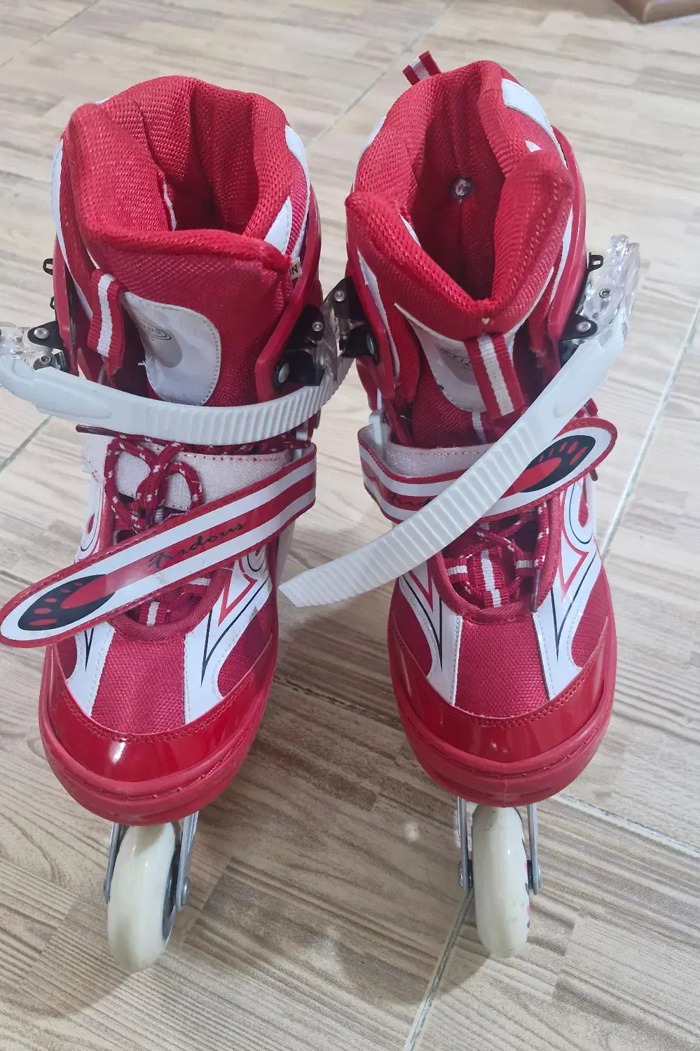 اسکیت همراه با تجهیزات کامل سایز ۳۸ تا ۴۱|دوچرخه، اسکیت، اسکوتر|رشت, گلسار|دیوار