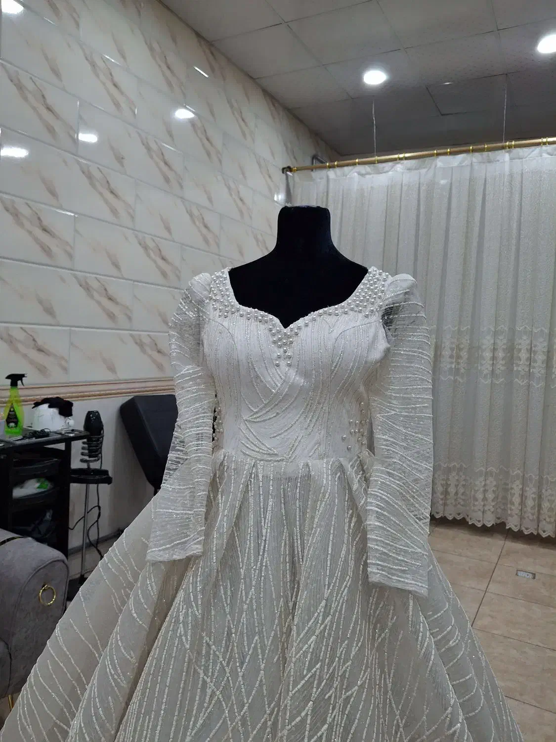 لباس عروس کاملا سالم ،دو سه بار پوشیده شده ،|لباس|ری, علایین|دیوار