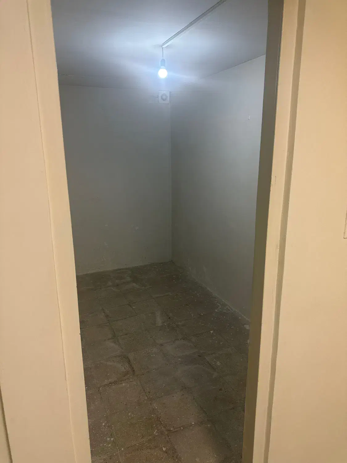 زیر همکف ۸۵ متر