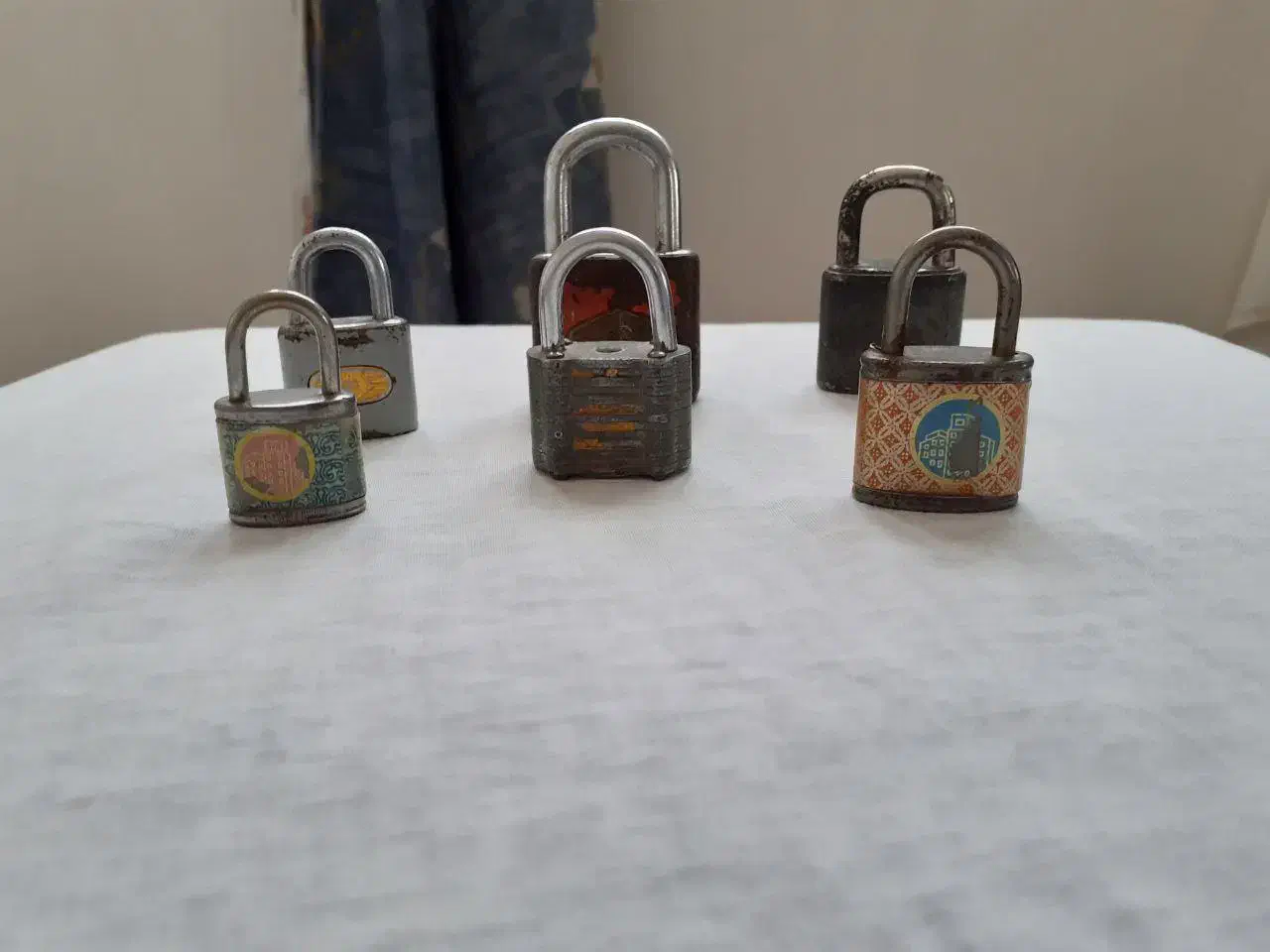 تعدادی قفل های کلکسیونی|کلکسیون اشیاء عتیقه|بجنورد, |دیوار