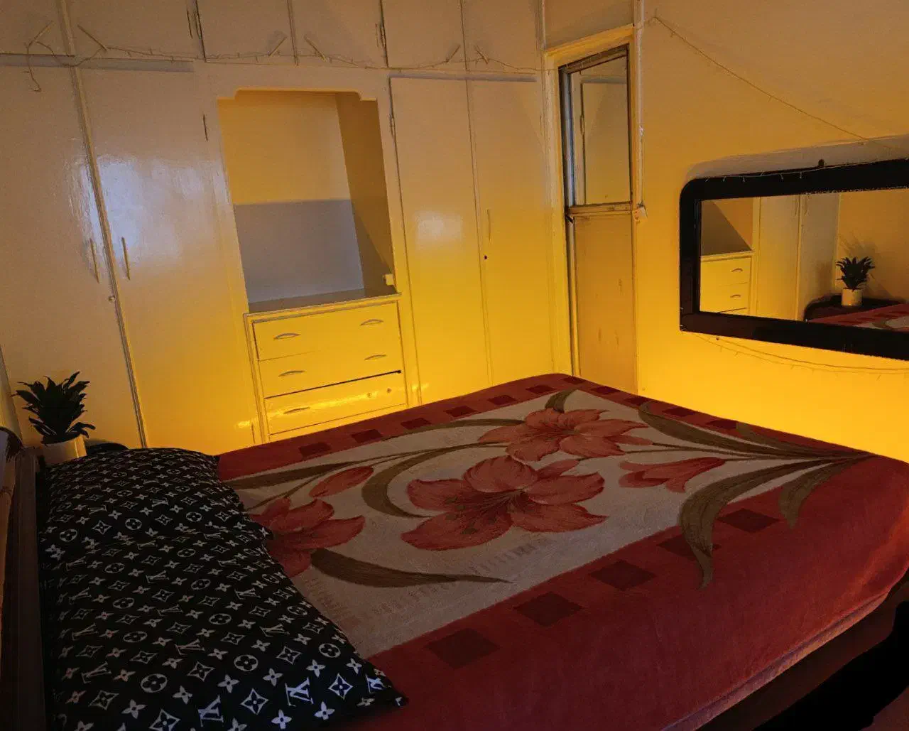 آپارتمان سویت تمیز و مرتب|اجارهٔ کوتاهمدت آپارتمان و سوئیت|مشهد, حجاب (شهرک غرب)|دیوار