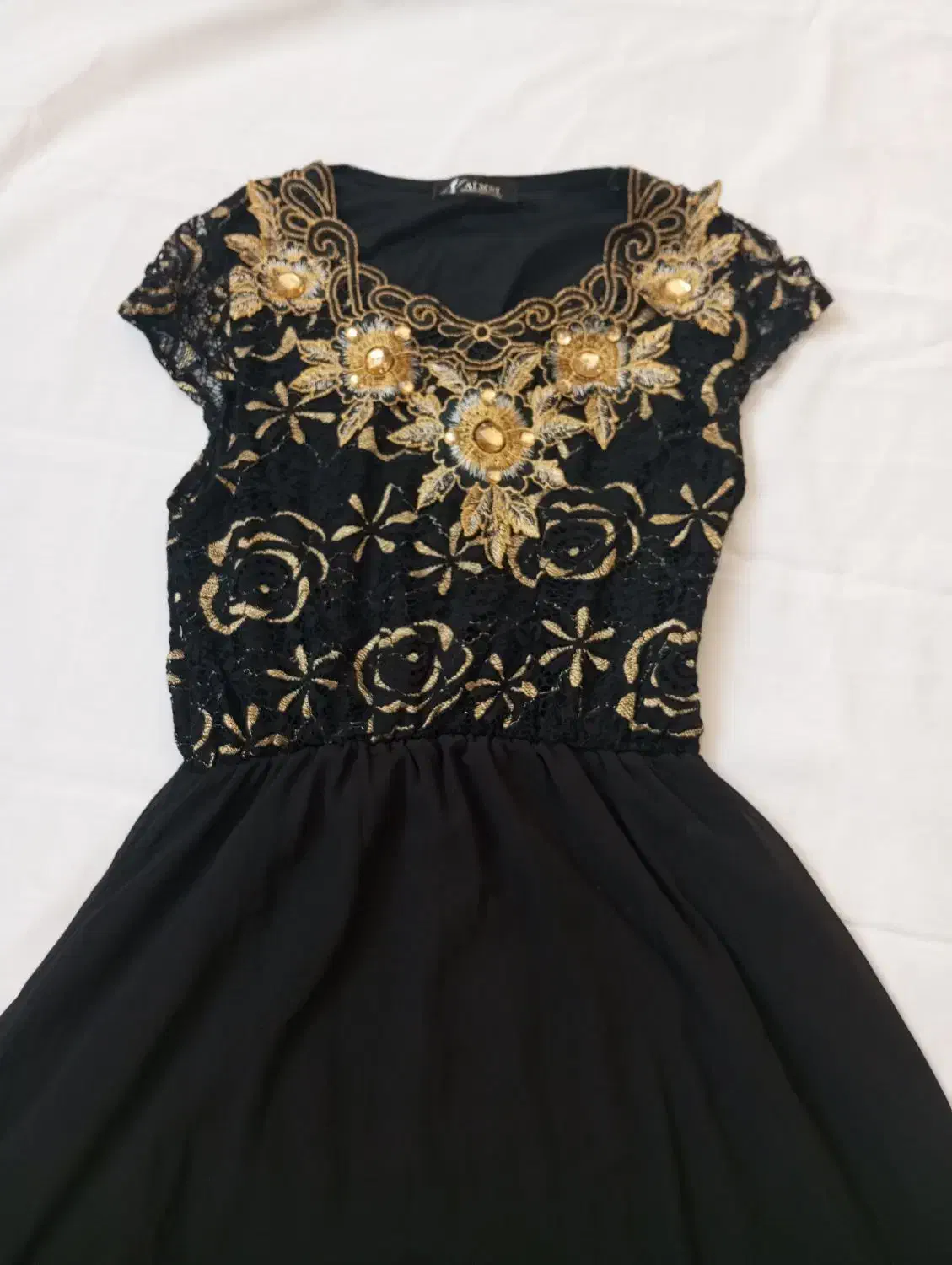 تعدادی لباس مجلسی|لباس|ساوه, |دیوار