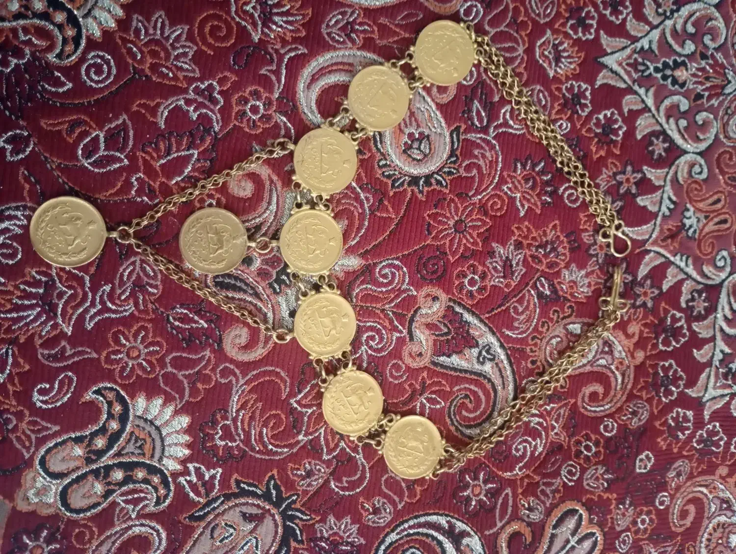 گردنبند عتیقه|کلکسیون اشیاء عتیقه|قدس, شهر‌قدس|دیوار