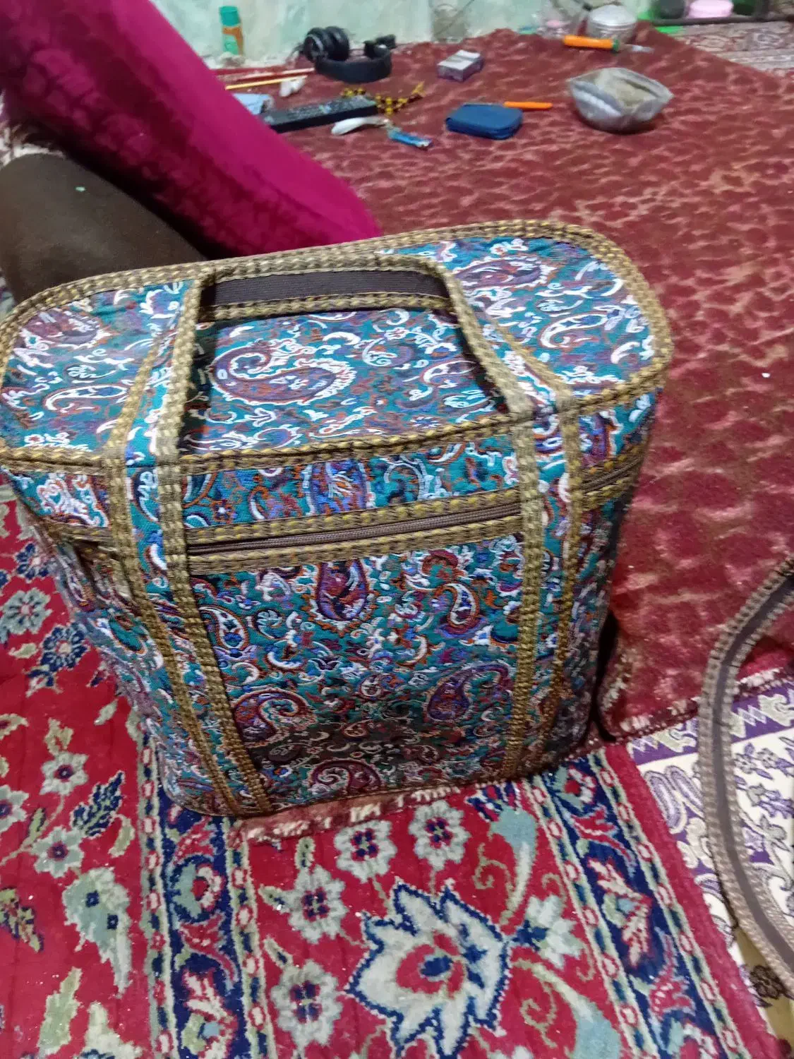 کیف‌ترمه‌بارنگ‌وسارهی‌متفاود|کیف، کفش، کمربند|شیراز, سیاه سنگ|دیوار