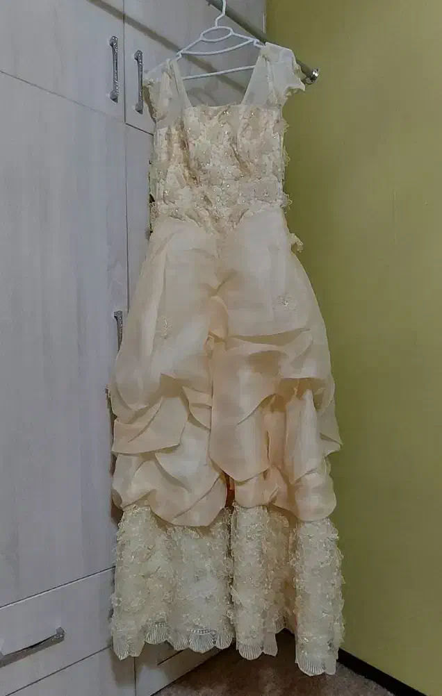 لباس عروس و لباس عقد|لباس|رشت, نیروی دریایی|دیوار