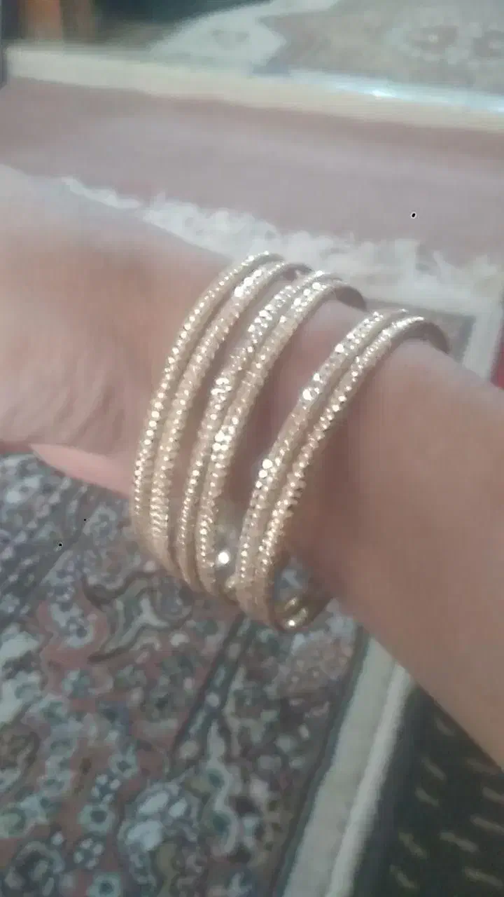 به علت پول لازم|بدلیجات|تهران, ایران|دیوار