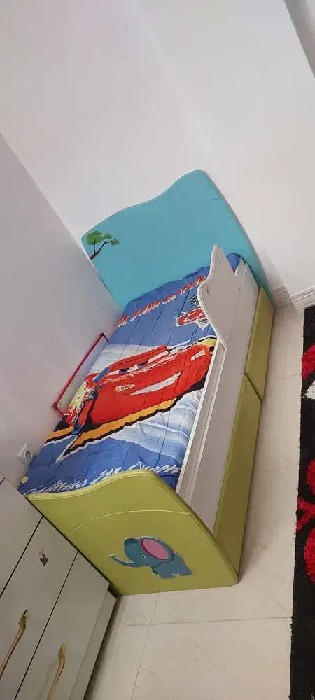 تخت خواب و میز تحریر|تخت و سرویس خواب|شهرکرد, |دیوار