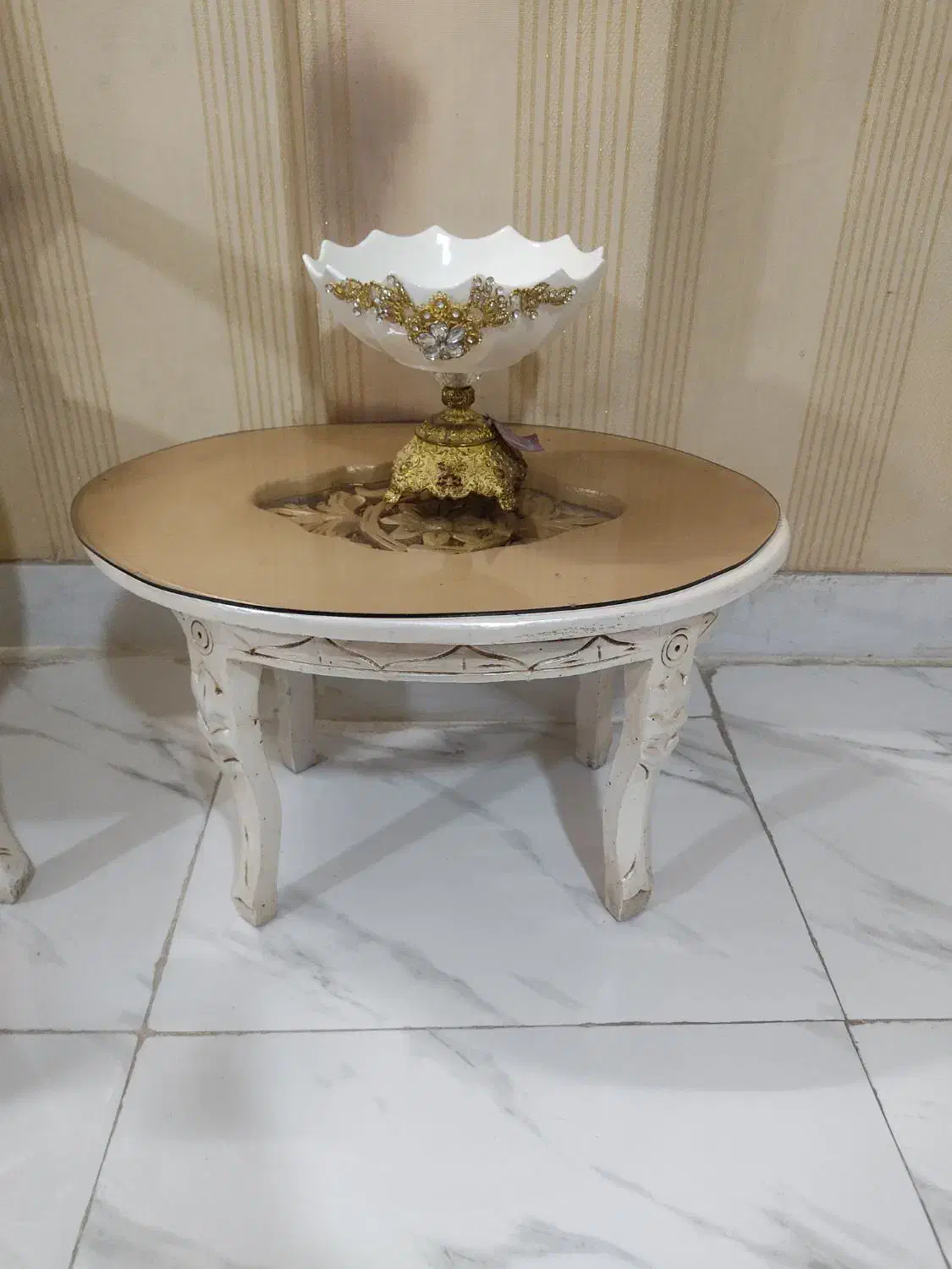 مبل سلطنتی۹ نفره سالم همراه بامیزها|مبلمان خانگی و میز عسلی|مشهد, هدایت|دیوار