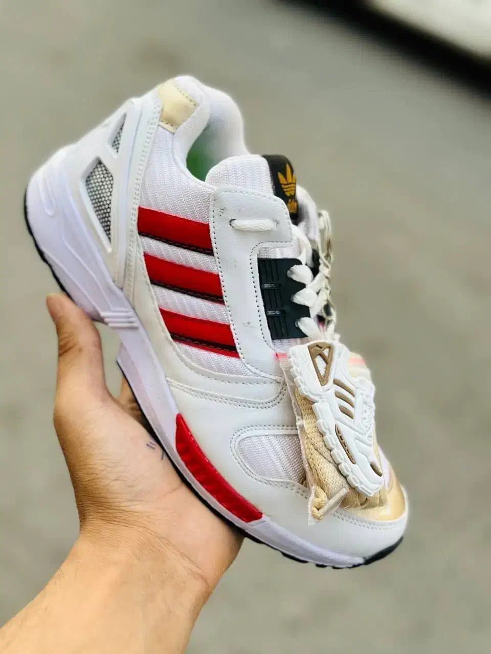 کفش|کیف، کفش، کمربند|کنگاور, |دیوار