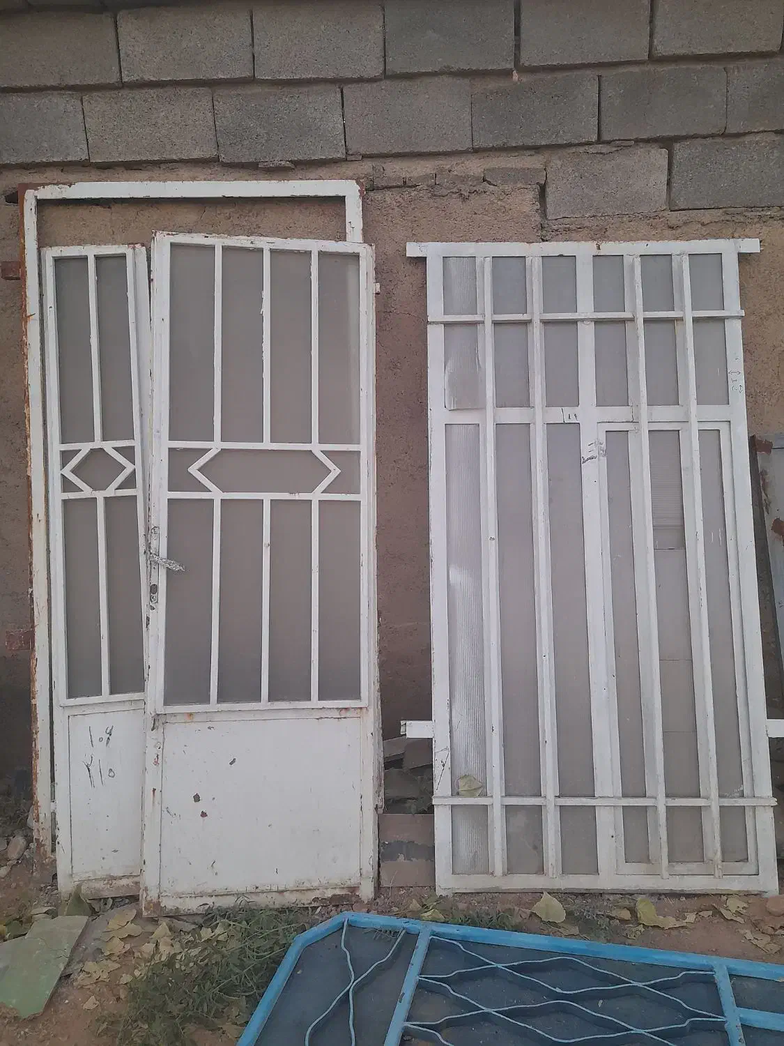 درب.پنچره.چهارپایه.درب حیاط بااندازه های مختلف|مصالح و تجهیزات ساختمان|شیراز, انجیره|دیوار