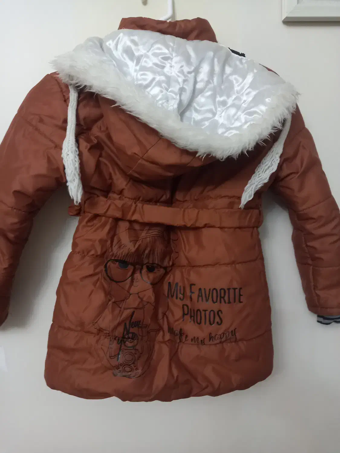 کاپشن|لباس|فردیس, فردیس|دیوار