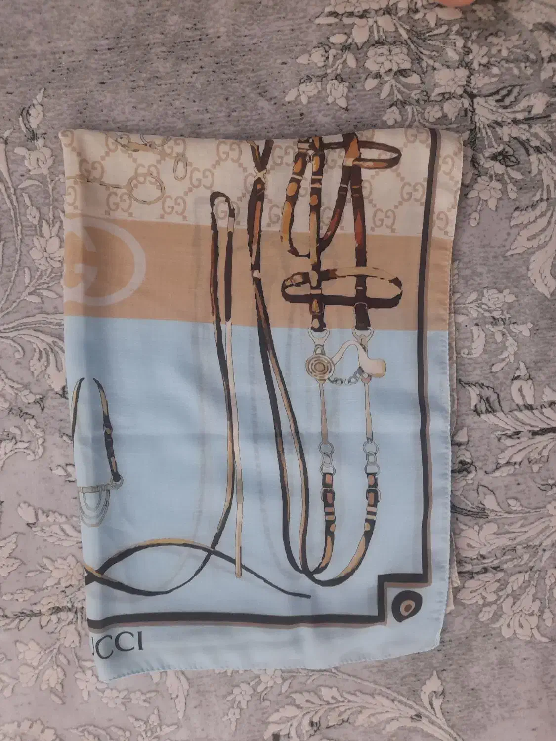 تعدادی شال در حد نو|لباس|آستانه اشرفیه, |دیوار