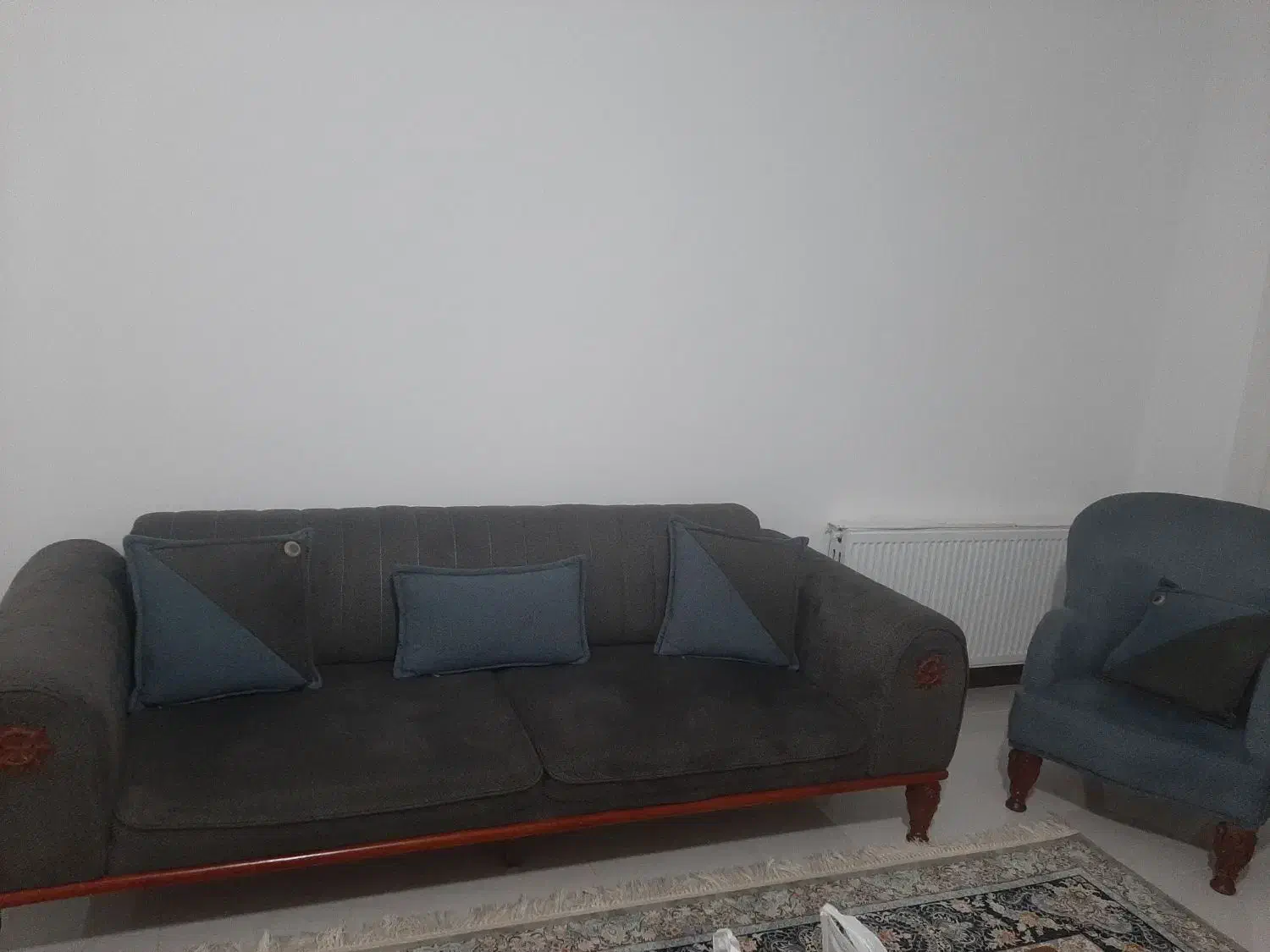 مبل راحتی اصلا استفاده نشده ۴ماهه خریدم|مبلمان خانگی و میز عسلی|شهریار, شهرک وائین|دیوار