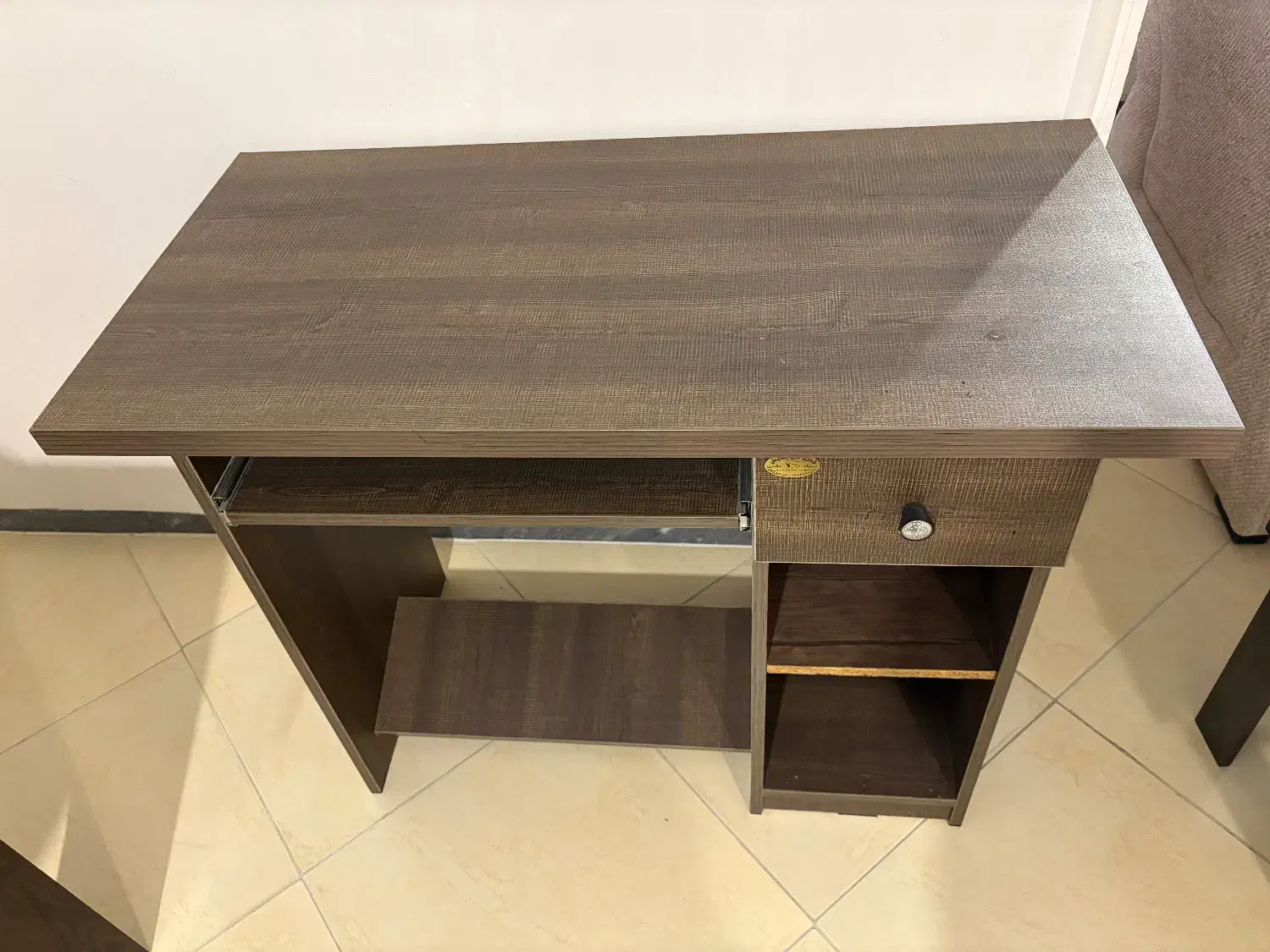 فروش میز تلویزیون،میز تحریر و آینه قدی کشویی|میز تلویزیون|بهشهر, |دیوار