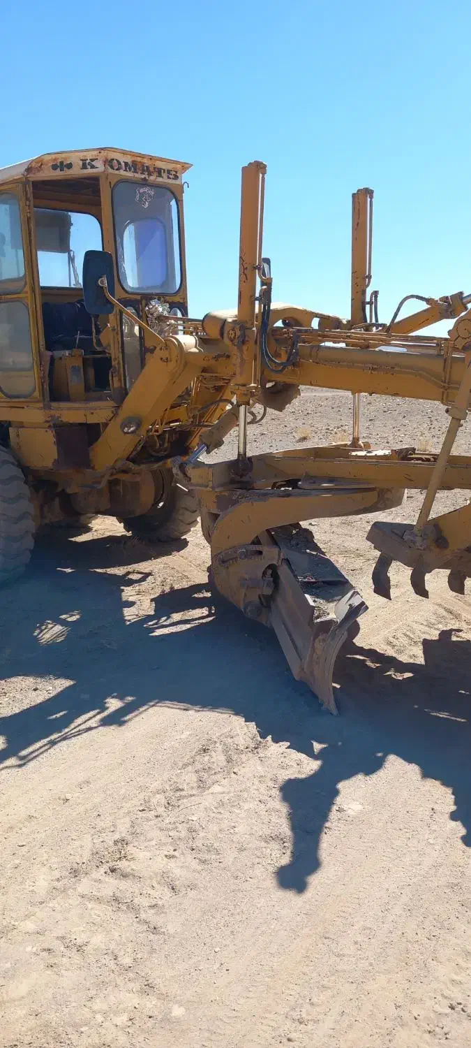 گریدر کوماتسو ۷۰۵ r2 سریال بالا|خودرو سنگین|مشهد, آزادشهر|دیوار