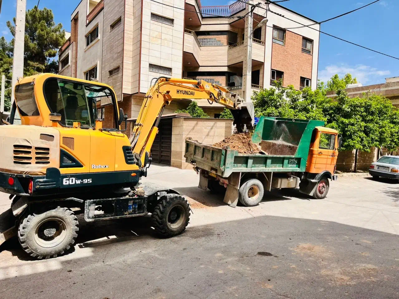 حمل نخاله ماسه ناخاله خاور و بابکت و مینی بیل لودر|خدمات حمل و نقل|شیراز, شهرک ولیعصر|دیوار