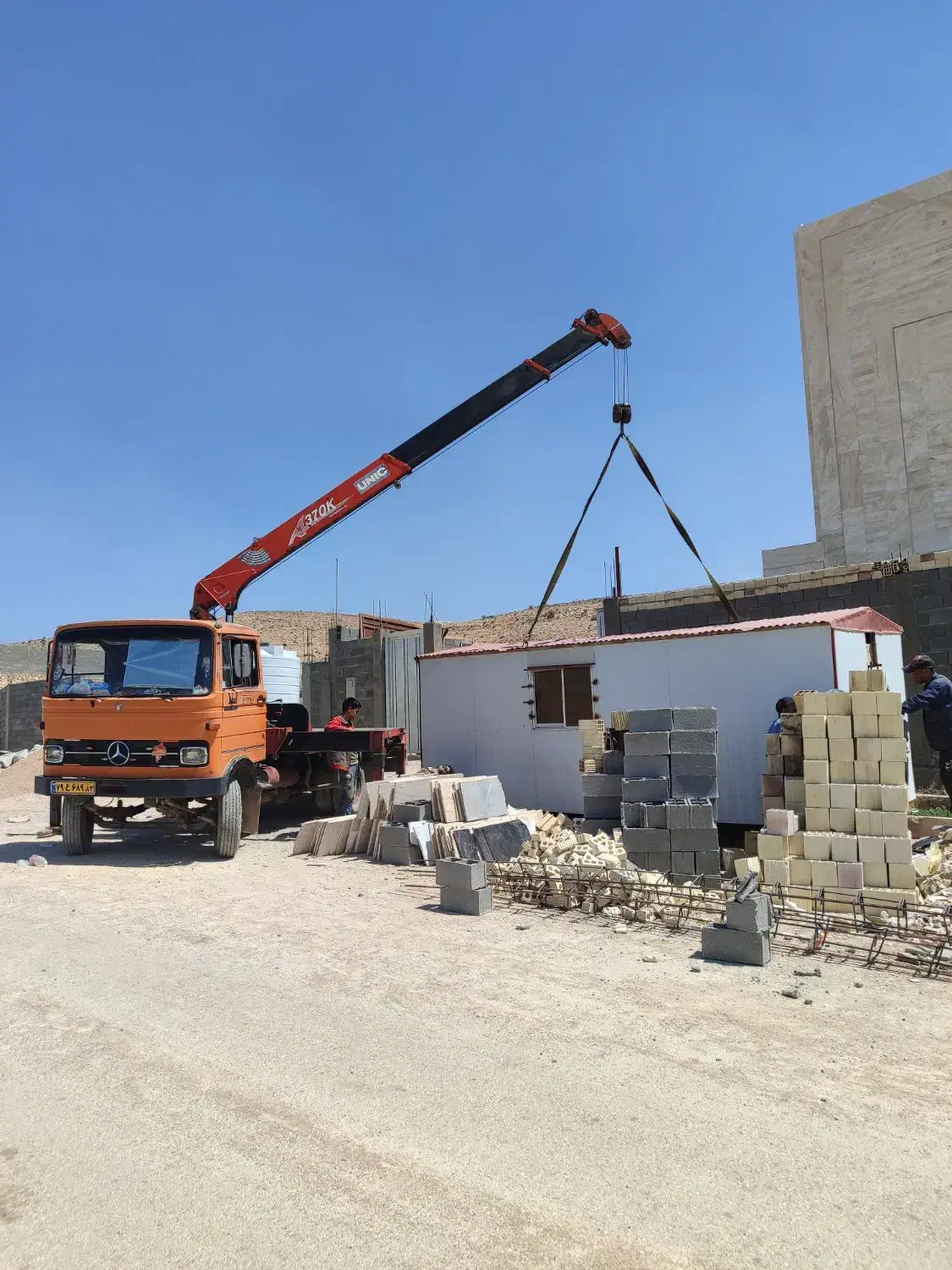 خدمات جرثقیل خاور امداد دکل بلند و دهچرخ|خدمات حمل و نقل|صدرا-فارس, فاز ۱|دیوار