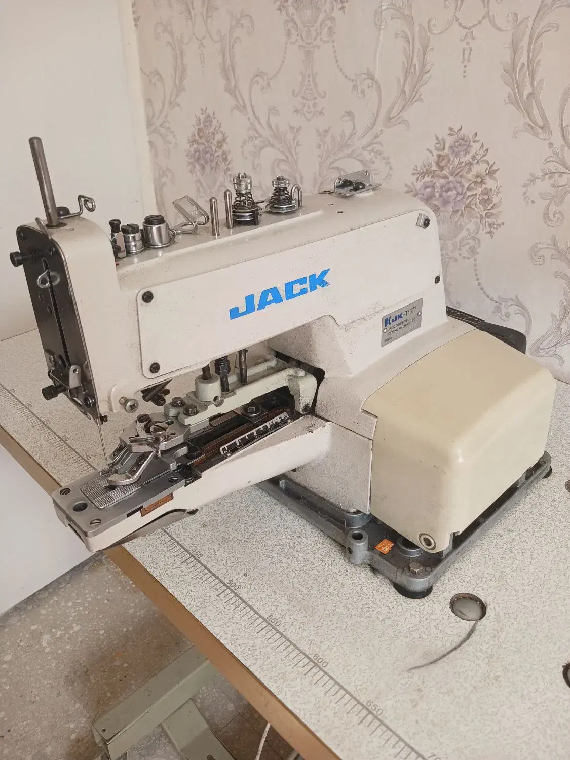 چرخ صنعتی دکمه زن|چرخ خیاطی و ریسندگی|فردیس, شهرک هفده شهریور|دیوار