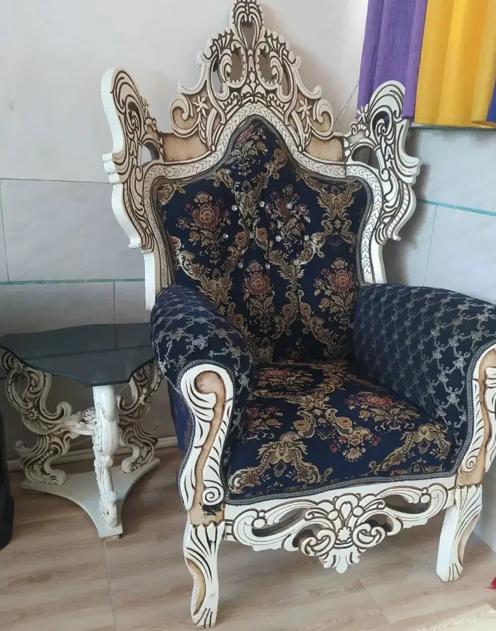 مبل سلطنتی ۷نفره به همراه میز و دو عسلی|مبلمان خانگی و میز عسلی|ورامین, ورامین|دیوار