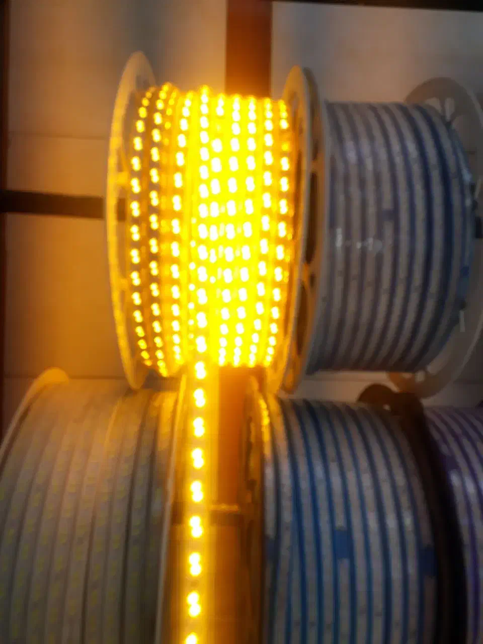 لوازم برقی روشنایی ساختمان الکتریکی پرژکتور|لامپ و چراغ|کرج, حصارک پایین|دیوار