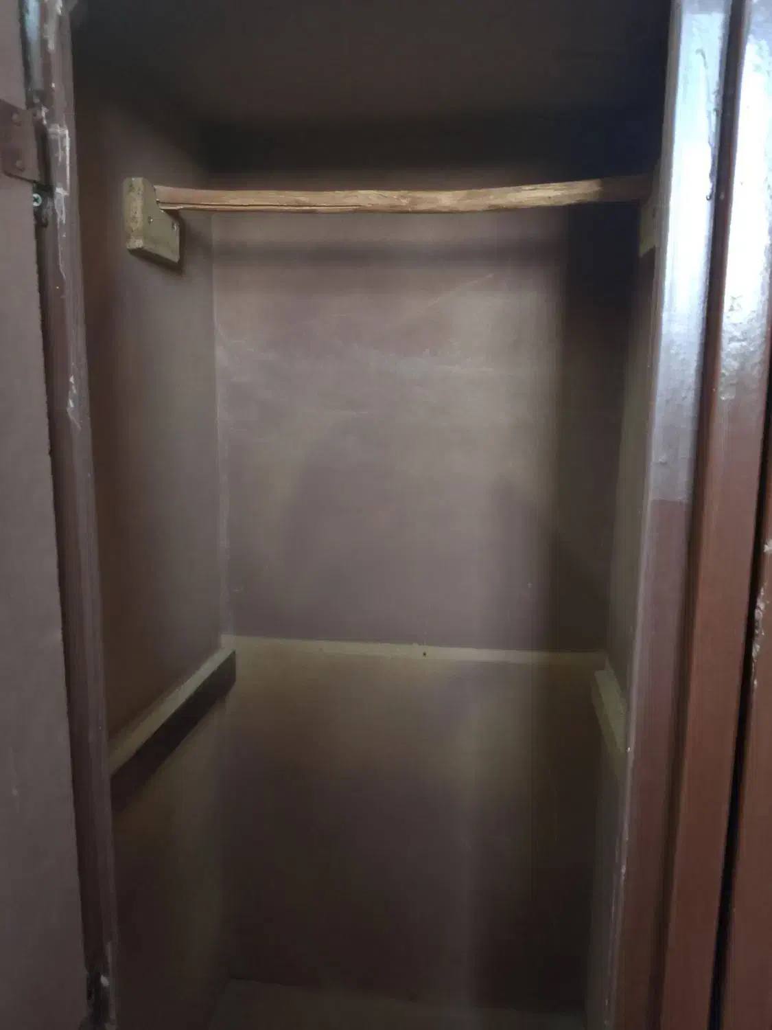 کمد چوبی  دوتا سالم .|جاکفشی، کمد، دراور|سیرجان, |دیوار