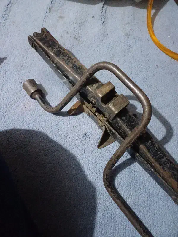 جک و آچر چرخ پیکان|حراج|بروجرد, |دیوار