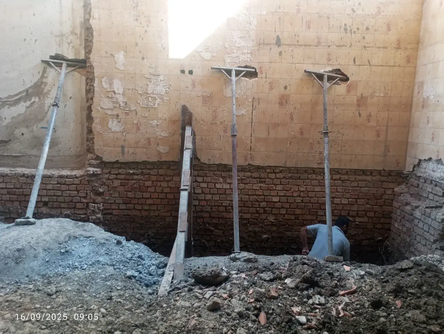 چاه کنی|خدمات پیشه و مهارت|گنبد کاووس, |دیوار