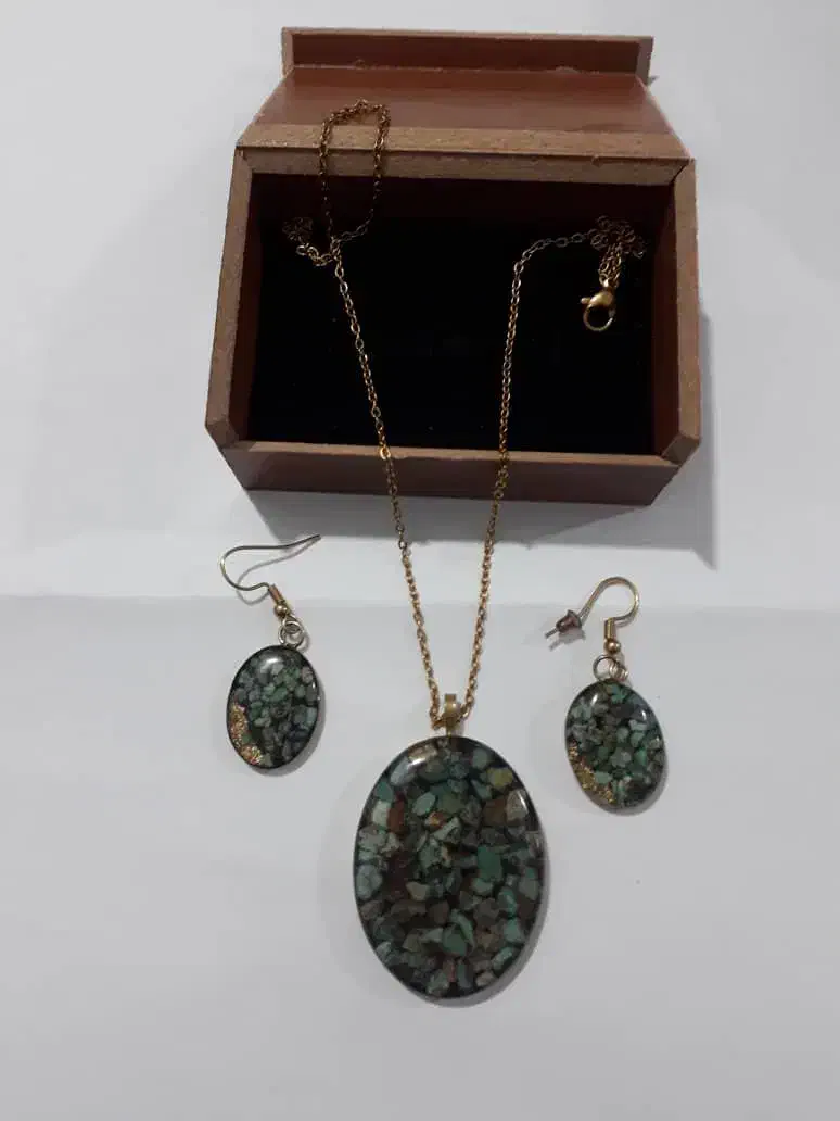 گردنبند|جواهرات|شوشتر, |دیوار