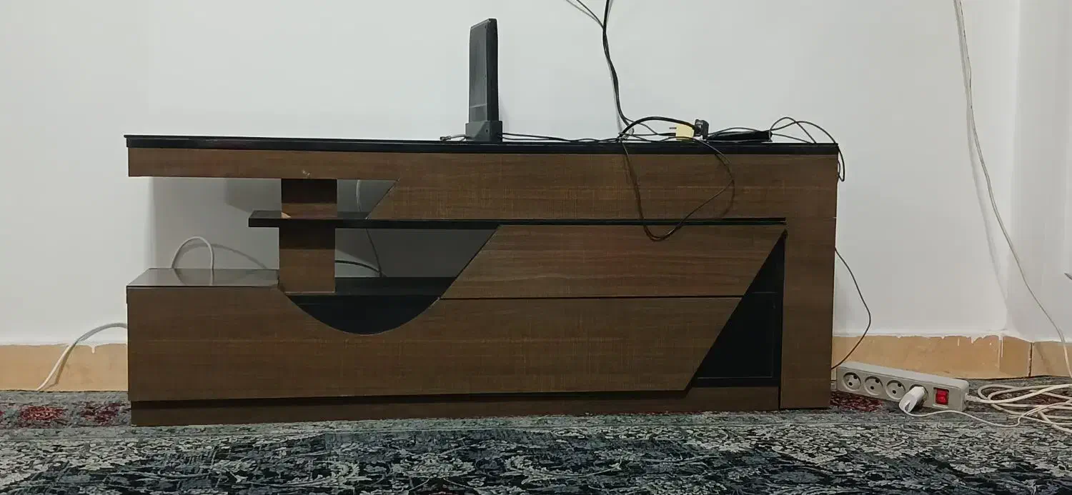 میز تی وی|میز تلویزیون|رشت, پیرکلاچای|دیوار