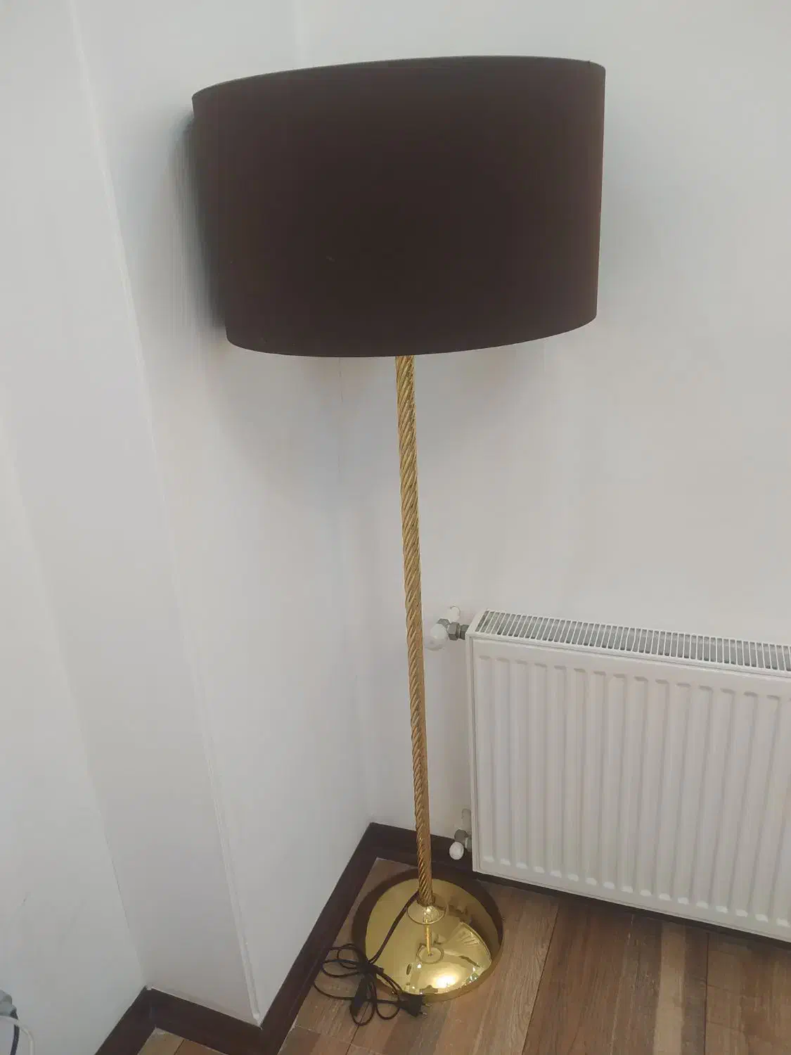 آباژور کنار سالنی درحدنو|چراغ خواب و آباژور|اسلام‌شهر, شهرک جانبازان|دیوار