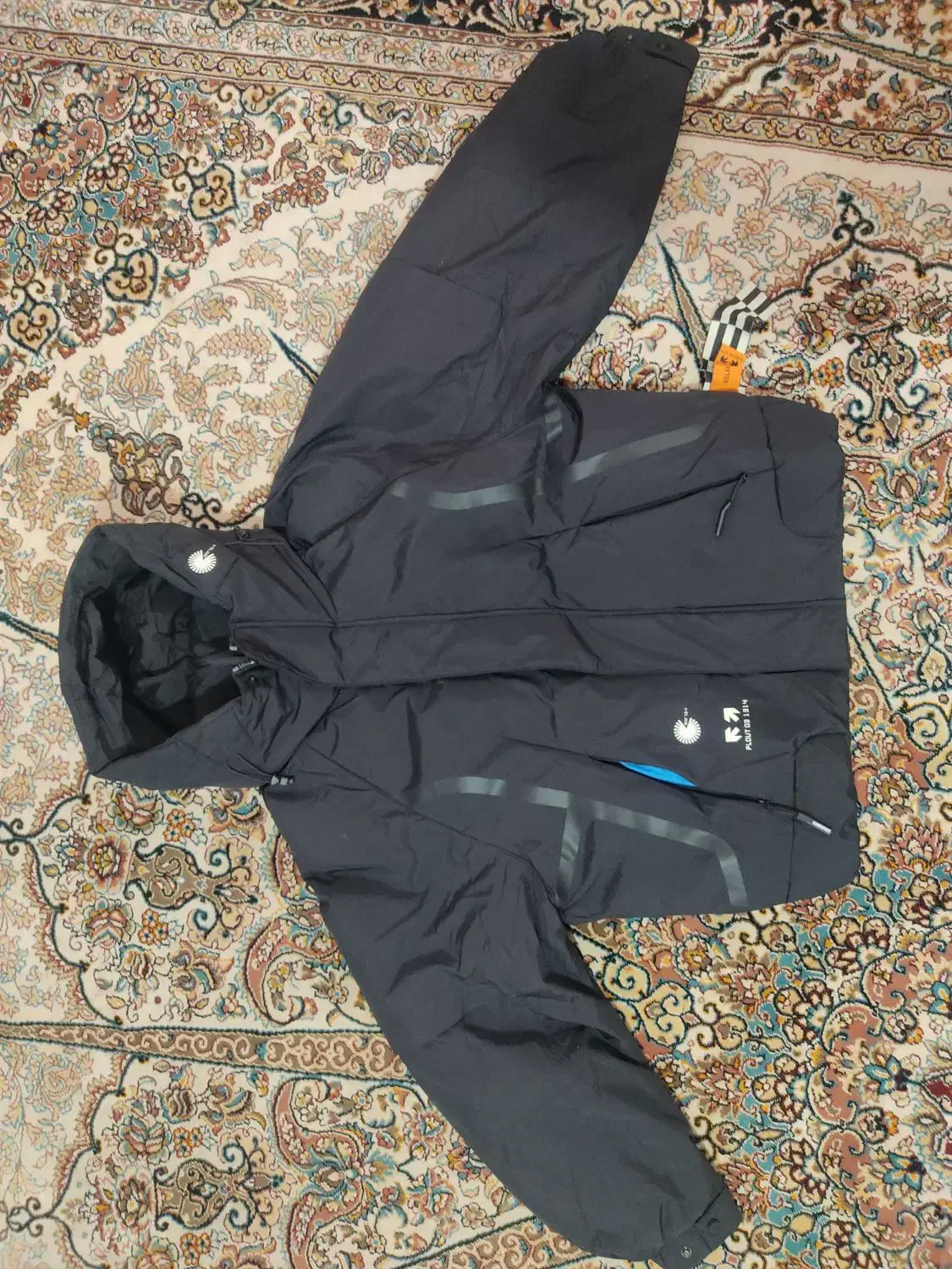 کاپشن|لباس|سنقر, |دیوار