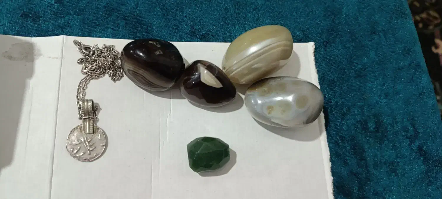 سنگ و مهره های گبری|جواهرات|بندر گناوه, |دیوار