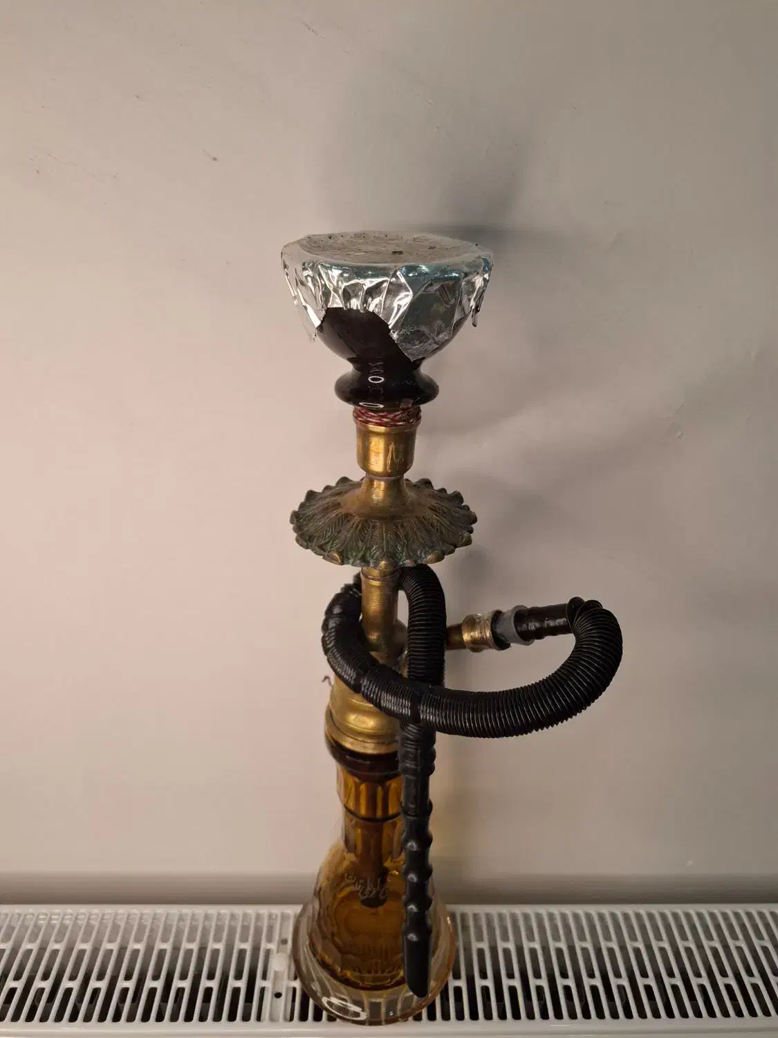 قلیان قدیمی|کلکسیون اشیاء عتیقه|بهارستان, |دیوار