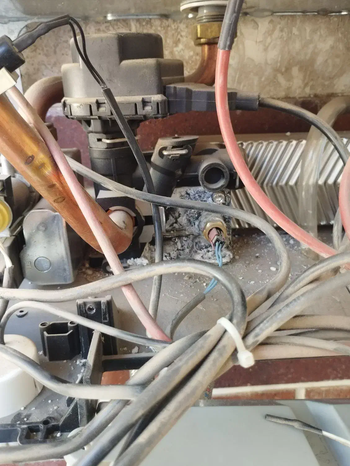 پکیج و ابگرمکن و کولر گازی در منزل|خدمات پیشه و مهارت|قزوین, |دیوار