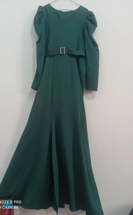 مجلسی در حد نو|لباس|رباط‌کریم, رباط‌کریم|دیوار