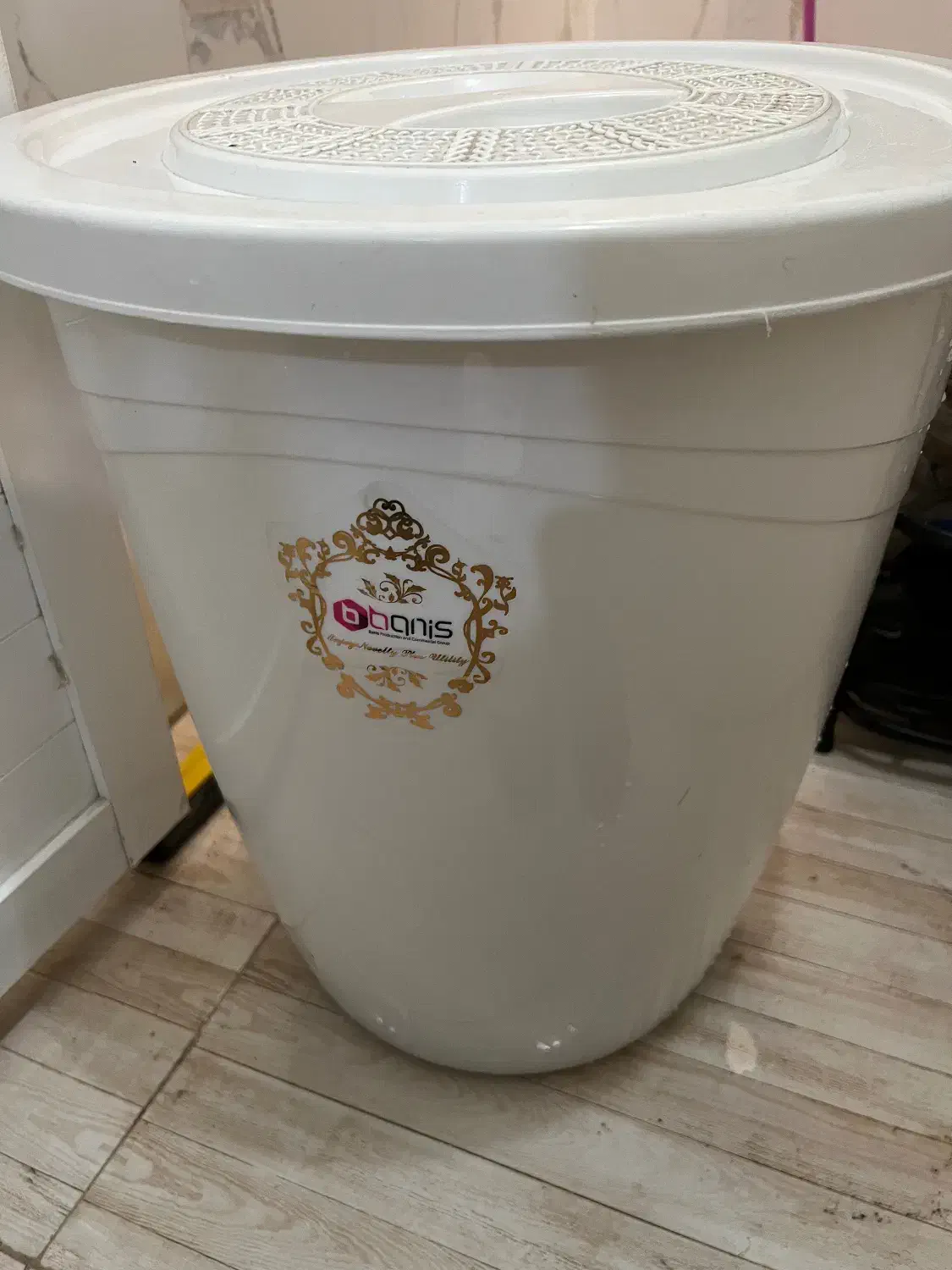 سطل بزرگ پلاستیکی|ظروف نگهدارنده، پلاستیکی، یک‌بارمصرف|رشت, دروازه لاکان|دیوار