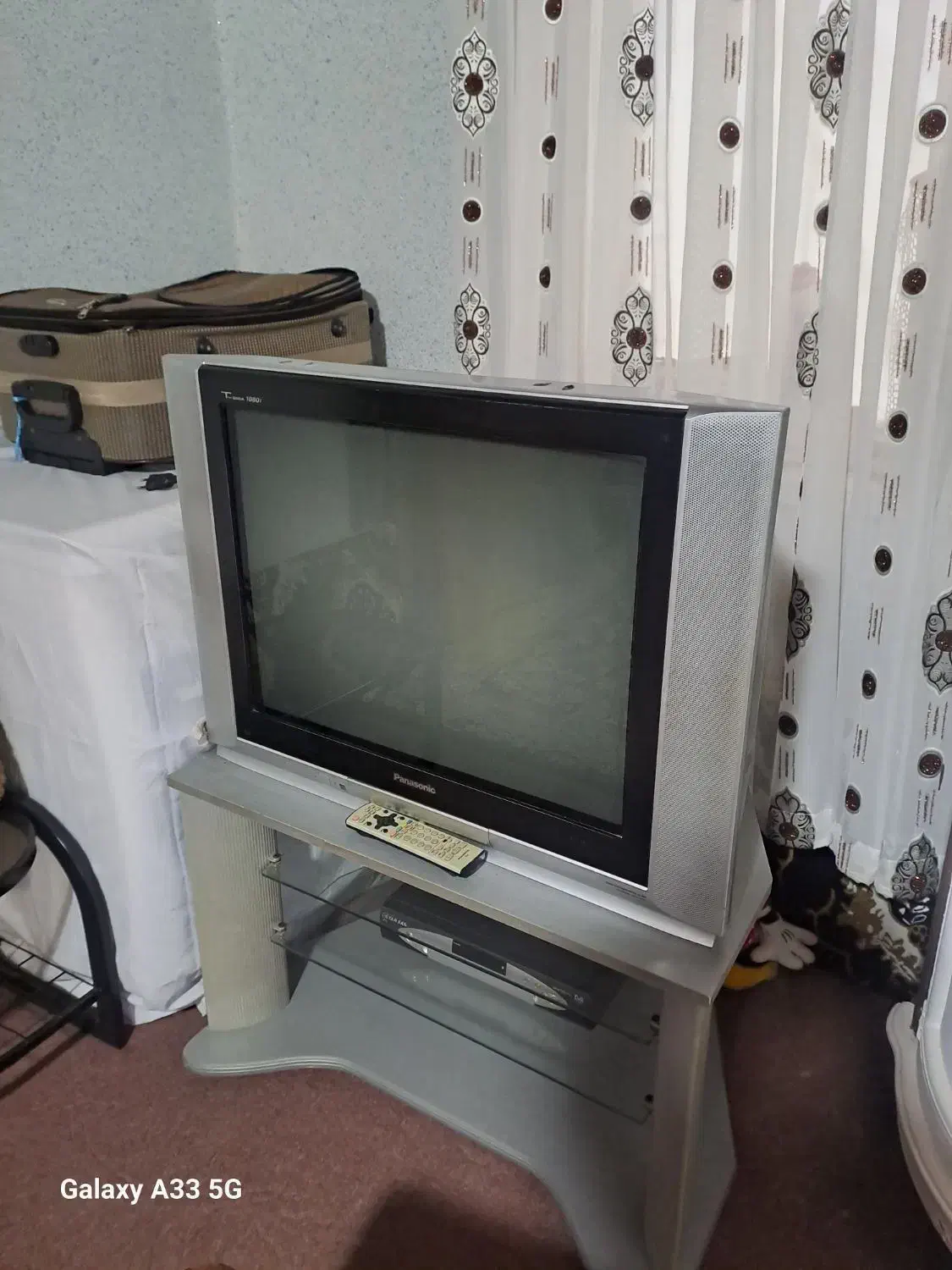 تلویزیون با میز تلویزیون|تلویزیون و پروژکتور|خمام, |دیوار