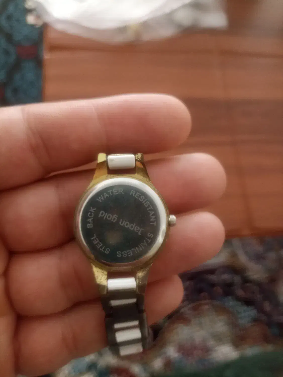 ساعت مچی|ساعت|شبستر, |دیوار