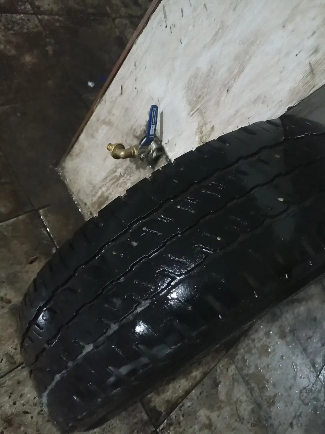 ون دلیکا/مزدا وانت/لاستیک|قطعات یدکی و لوازم جانبی|بهارستان, |دیوار