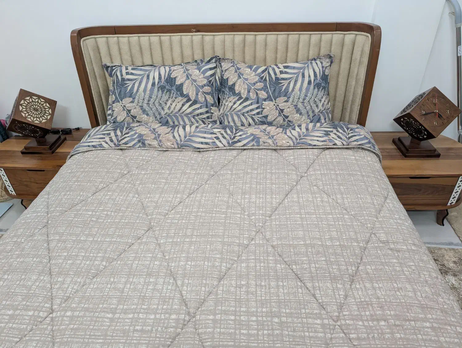 آباژور ساعتدار چوب راش منبت کارِ دست|چراغ خواب و آباژور|تهران, پونک|دیوار