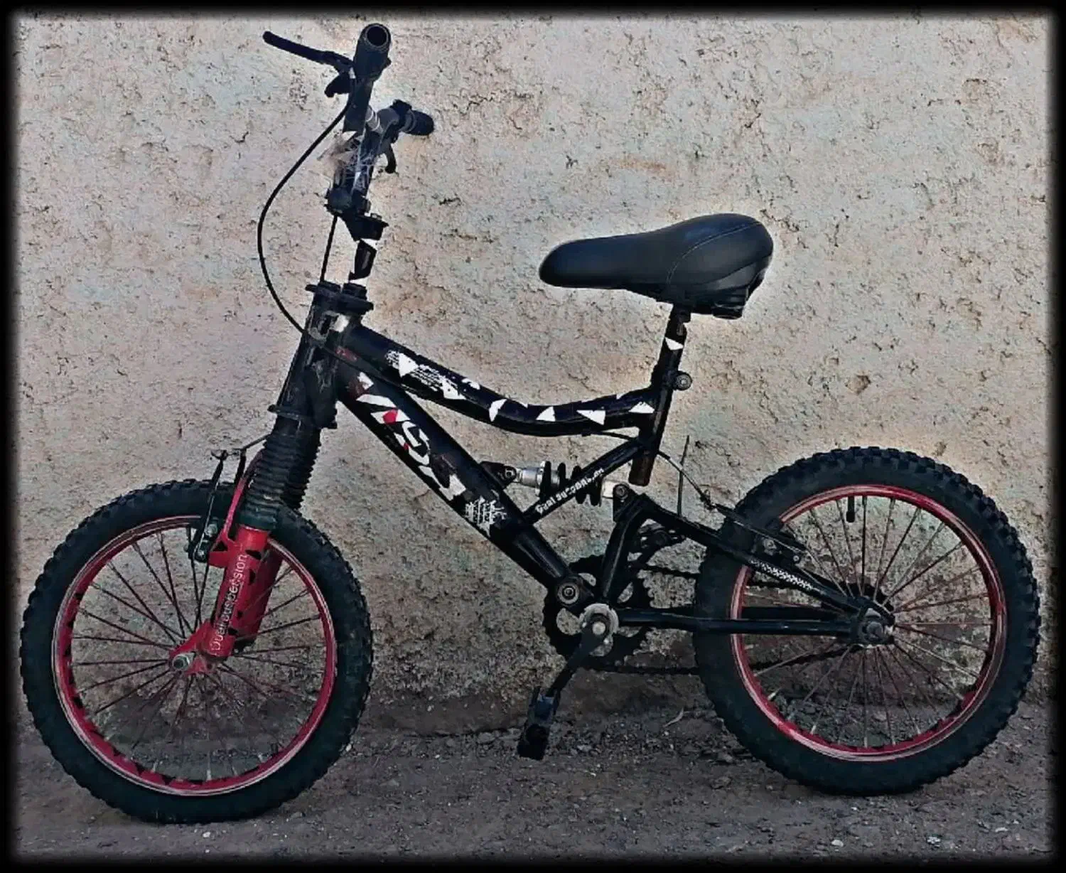 دوچرخـه|دوچرخه، اسکیت، اسکوتر|ابرکوه, |دیوار