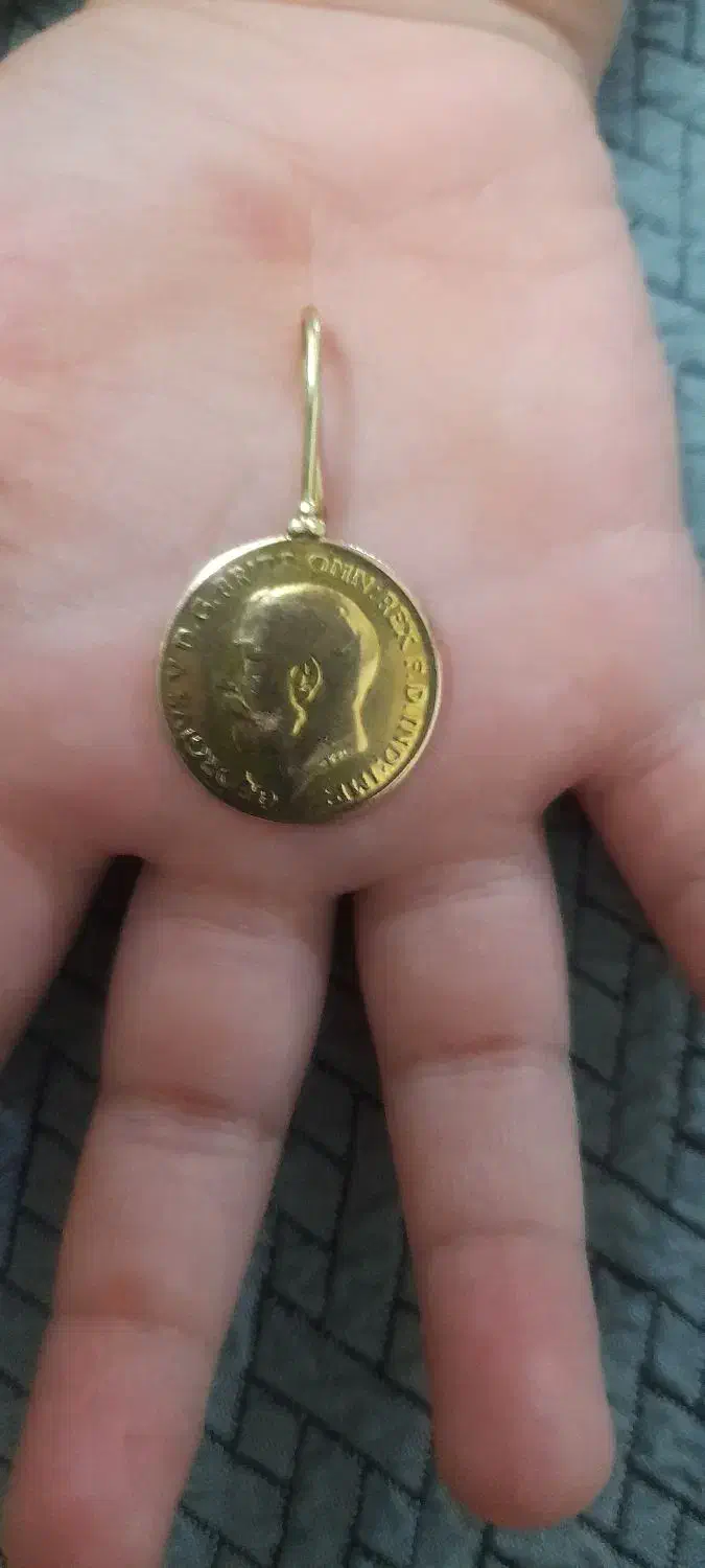 یک جفت گوشواره قدیمی ۱۷ عیار|جواهرات|اصفهان, باغ فدک|دیوار