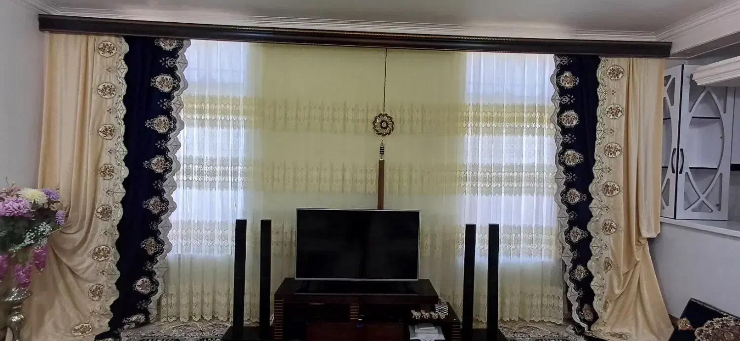 پرده و شال|پرده، رانر، رومیزی|صحنه, |دیوار